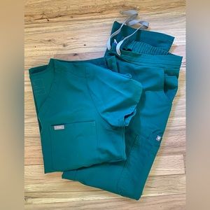 Figs Hunter Green Scrub Set